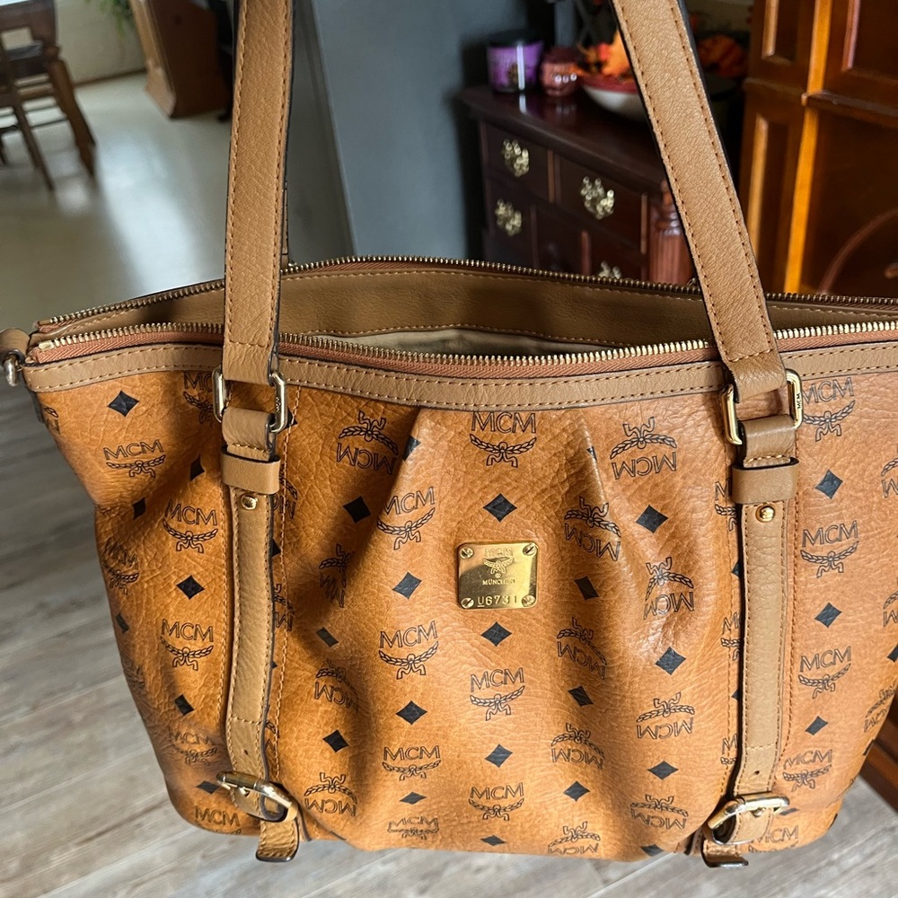 MCM Visetos 2way Leather Tote with COA‎